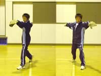 × 踏み出す足がずれている